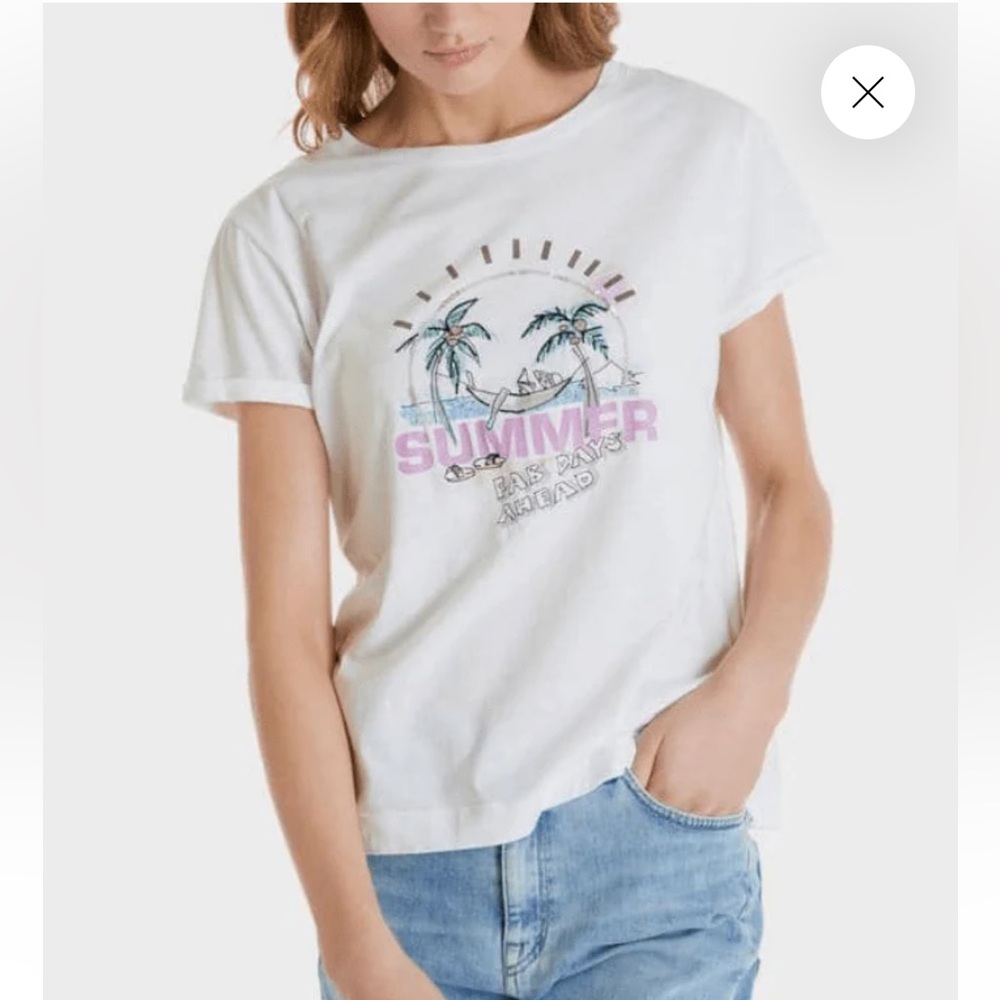 Marc Cain White Graphic Tee with Palm Tree Design 100% cotton. Size 6
